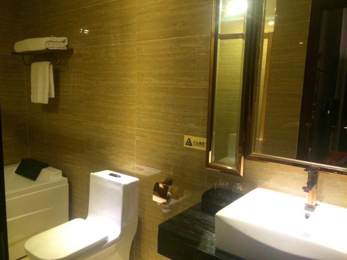 Lavande Hotel Wuhan Railway Station מראה חיצוני תמונה