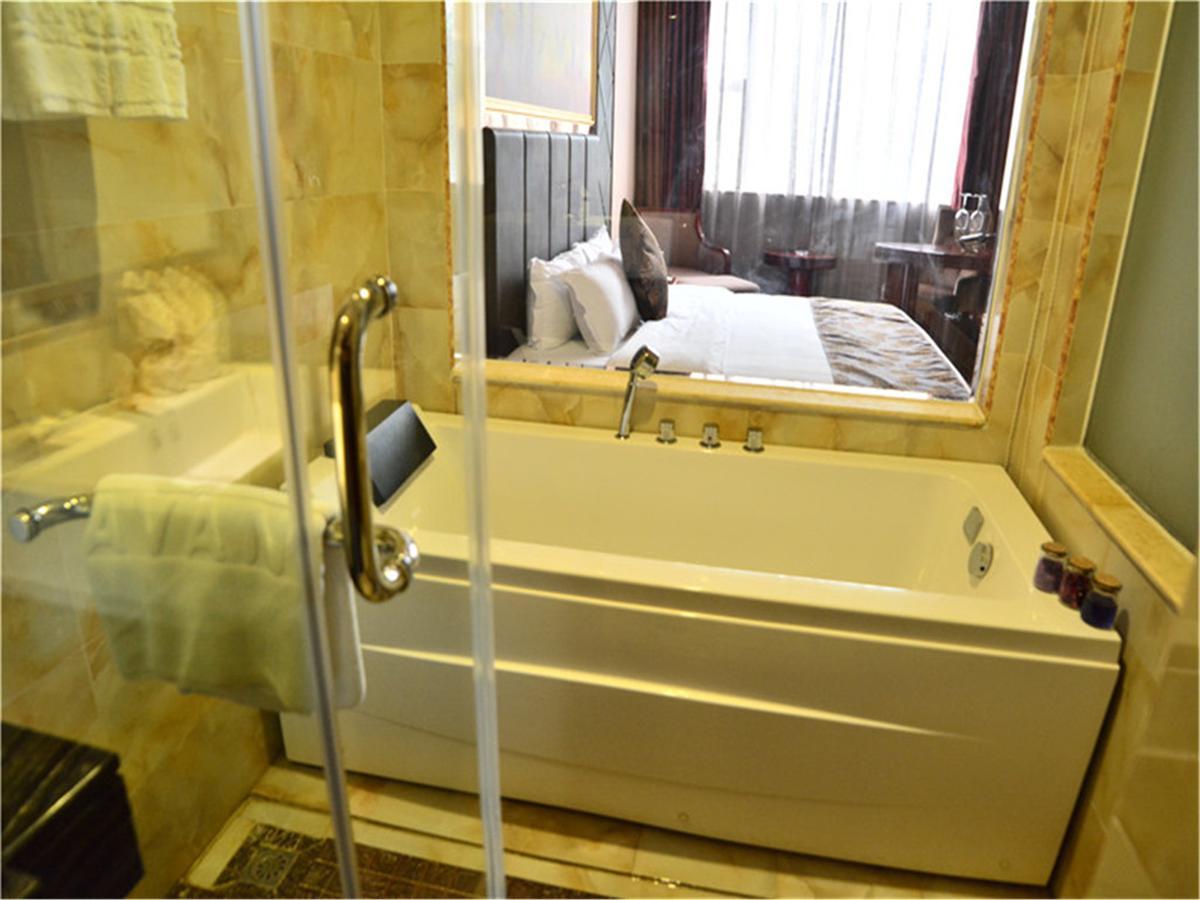 Lavande Hotel Wuhan Railway Station מראה חיצוני תמונה