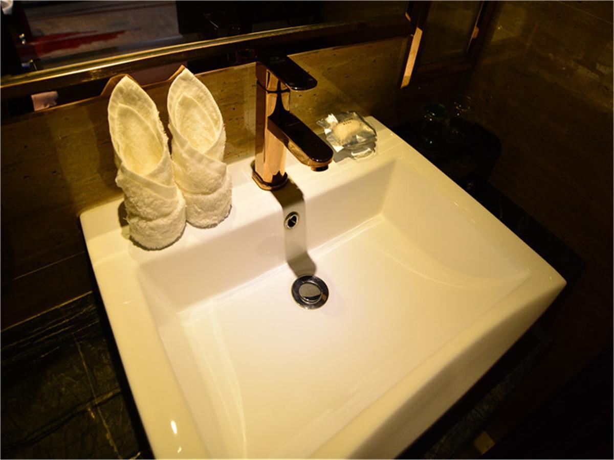 Lavande Hotel Wuhan Railway Station מראה חיצוני תמונה