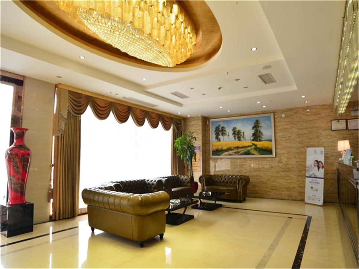Lavande Hotel Wuhan Railway Station מראה חיצוני תמונה