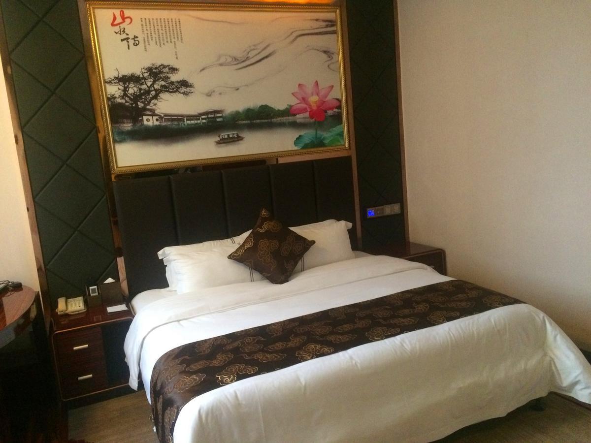 Lavande Hotel Wuhan Railway Station מראה חיצוני תמונה