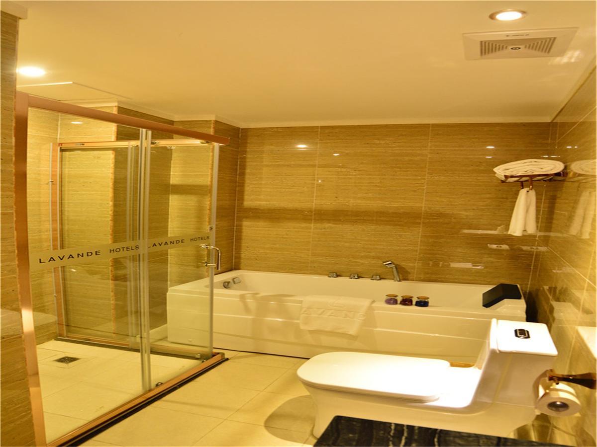 Lavande Hotel Wuhan Railway Station מראה חיצוני תמונה