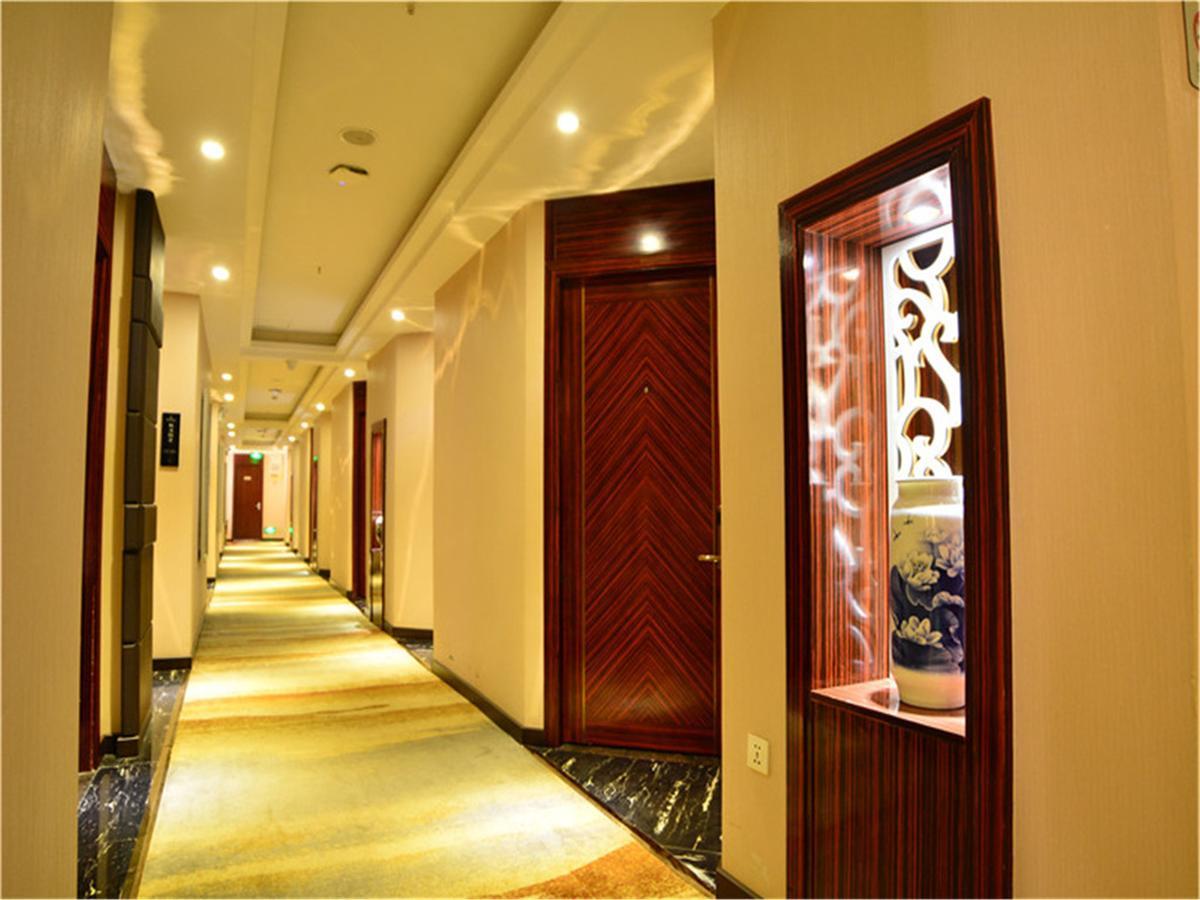 Lavande Hotel Wuhan Railway Station מראה חיצוני תמונה